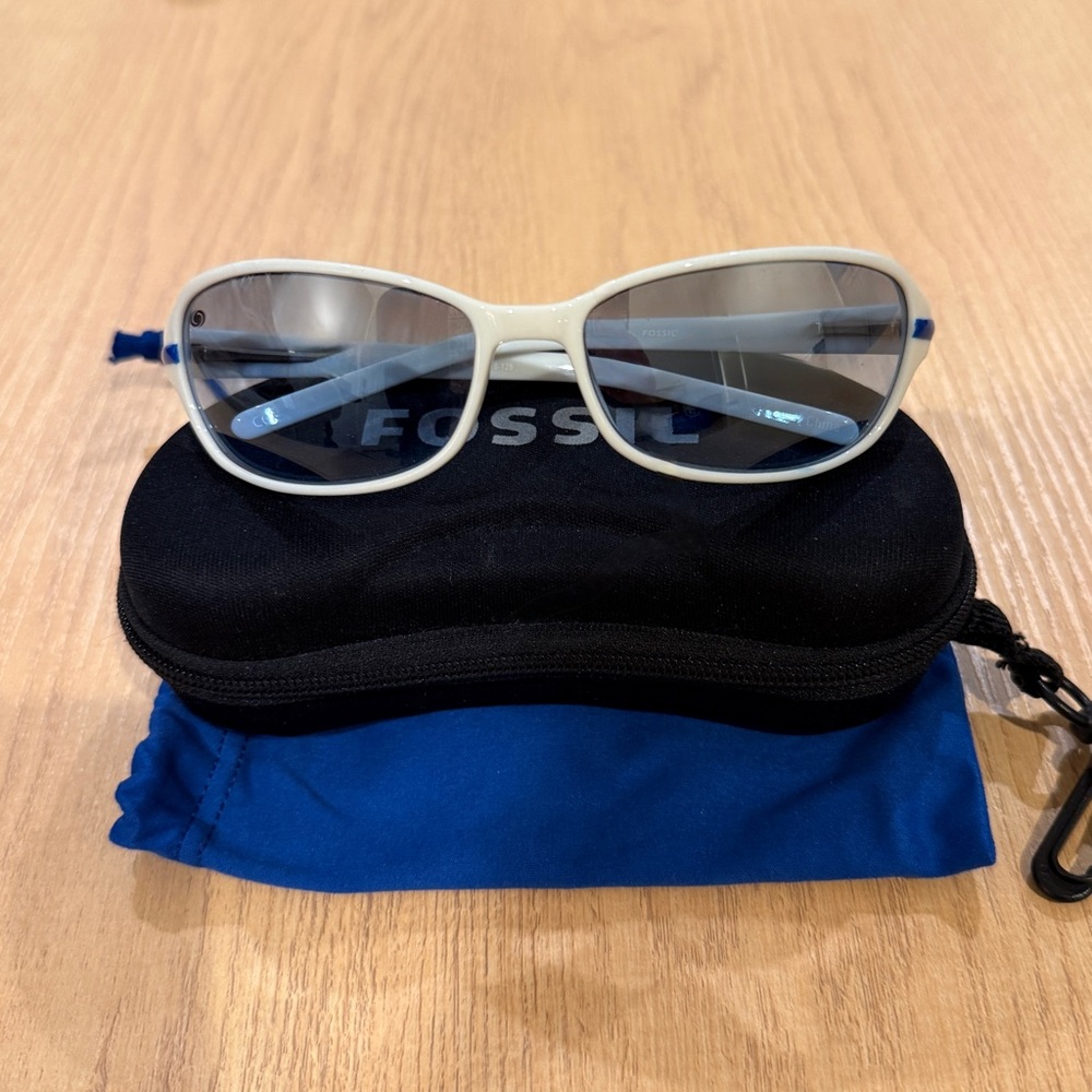 Vintage Fossil White & Blue Women’s Sunglasses